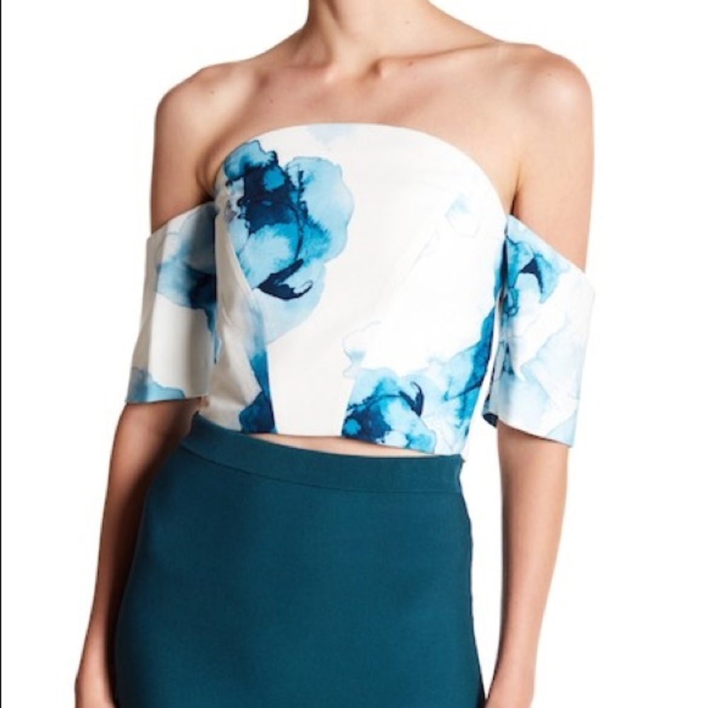 Super cute floral top - Picture 1 of 4