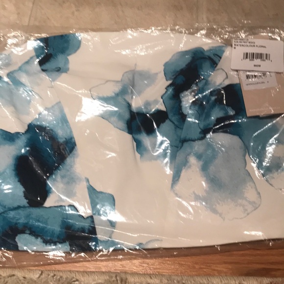 Super cute floral top - Picture 3 of 4