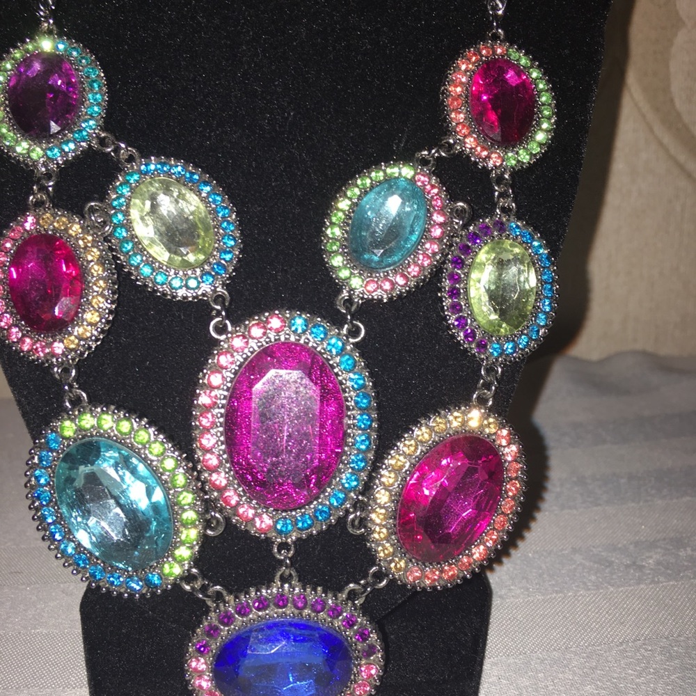 Beautiful statement piece - Picture 3 of 4