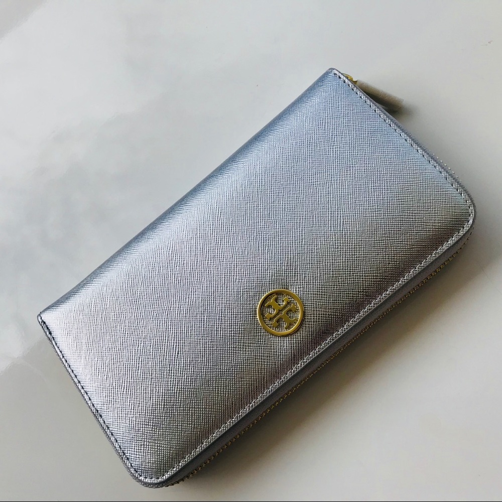 Tory Burch Robinson Zip Wallet Metallic Silver