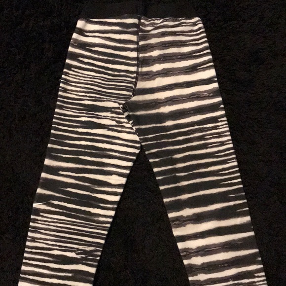 Nike pro capris - Picture 2 of 2
