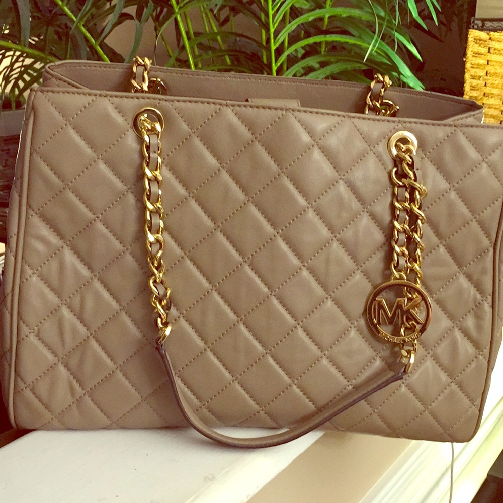 Michael Kors Leather Taupe Bag. NEW WITH TAG