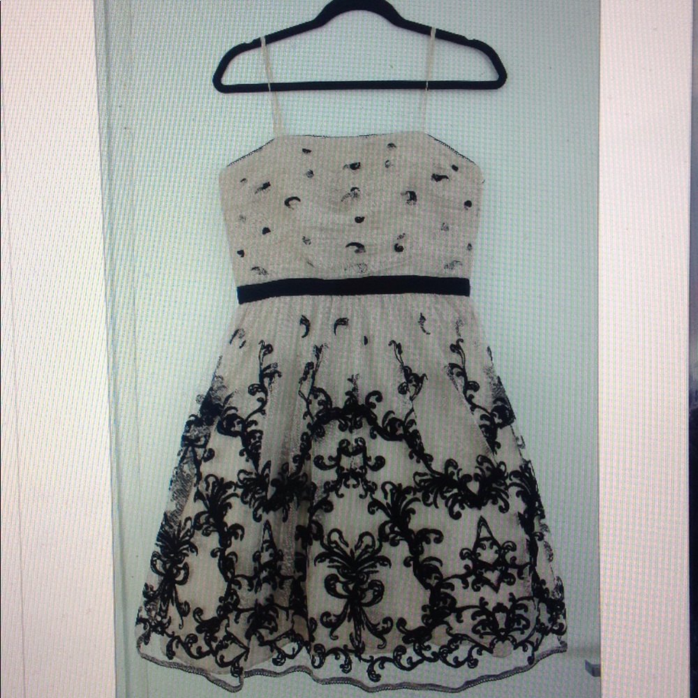 Adrianna Papell brocade strapless formal dress - Picture 1 of 8