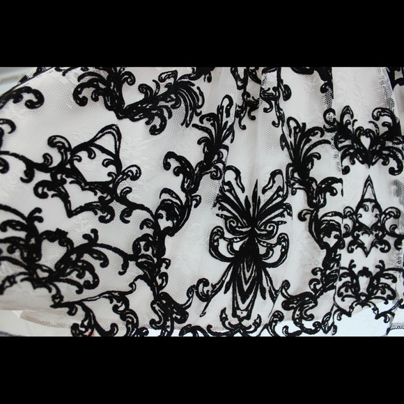 Adrianna Papell brocade strapless formal dress - Picture 2 of 8