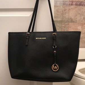 Micheal Kors Jet Setter Medium Tote