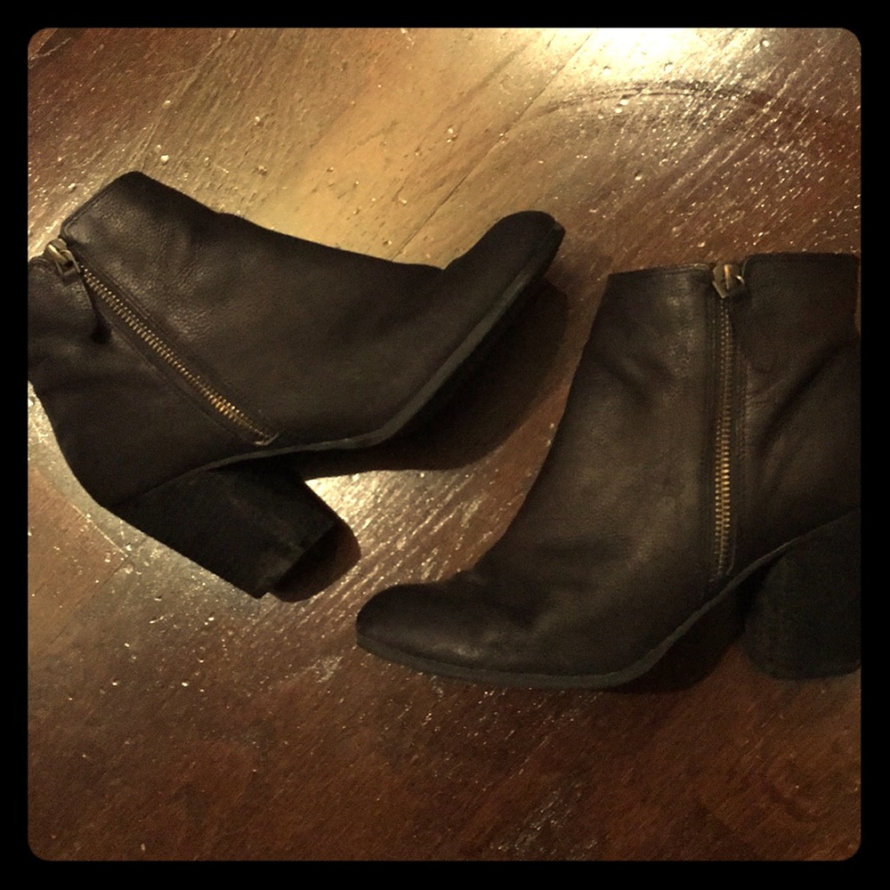 Black bootie