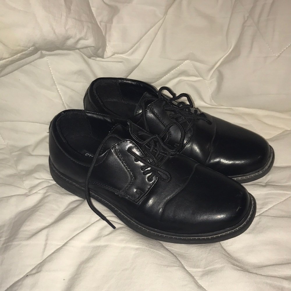 Stacy Adams boys size 4M.
