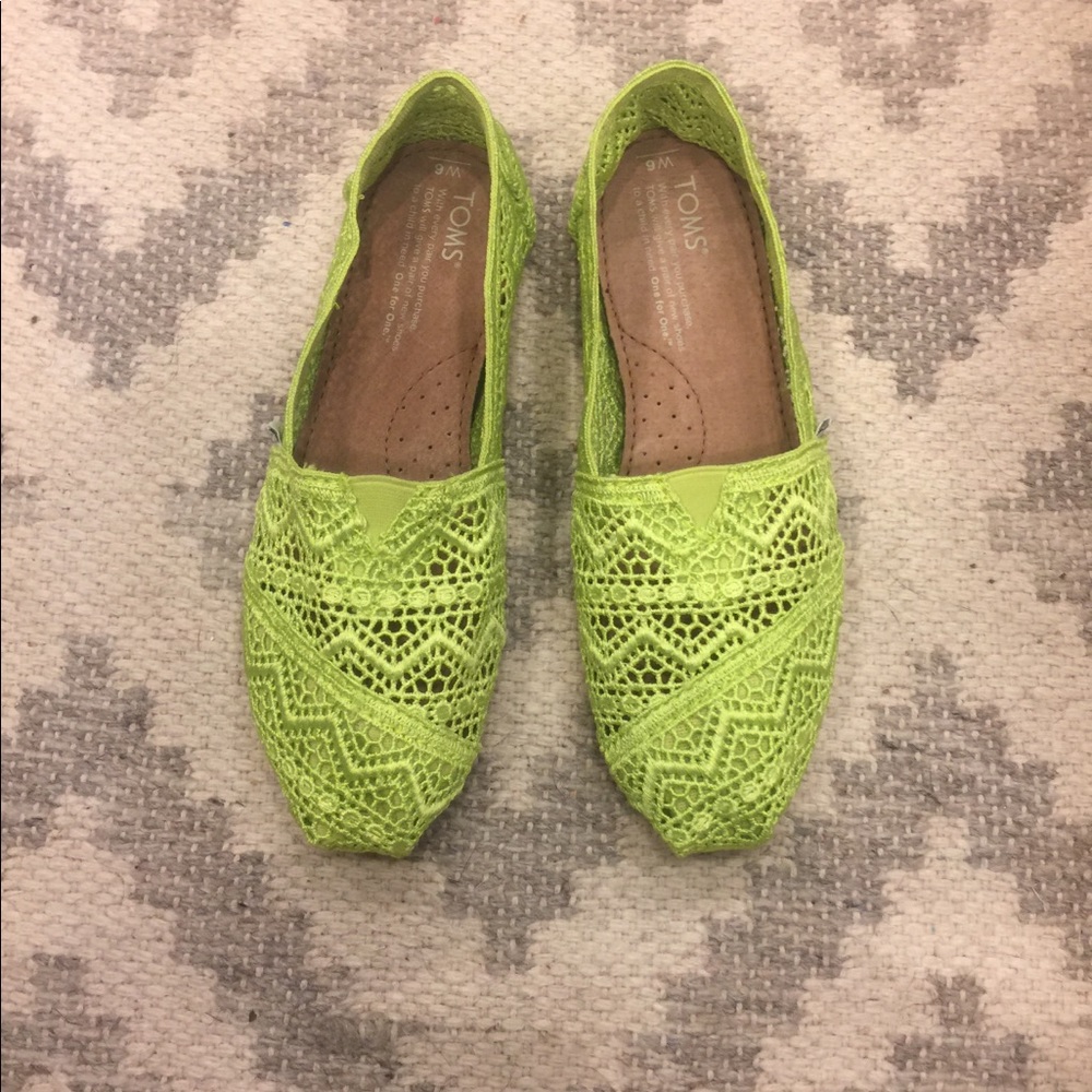 TOMS size 6 women BRIGHT green/yellow