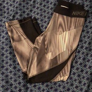 NWOT NIKE PRO Hyper Cool crop leggings✨