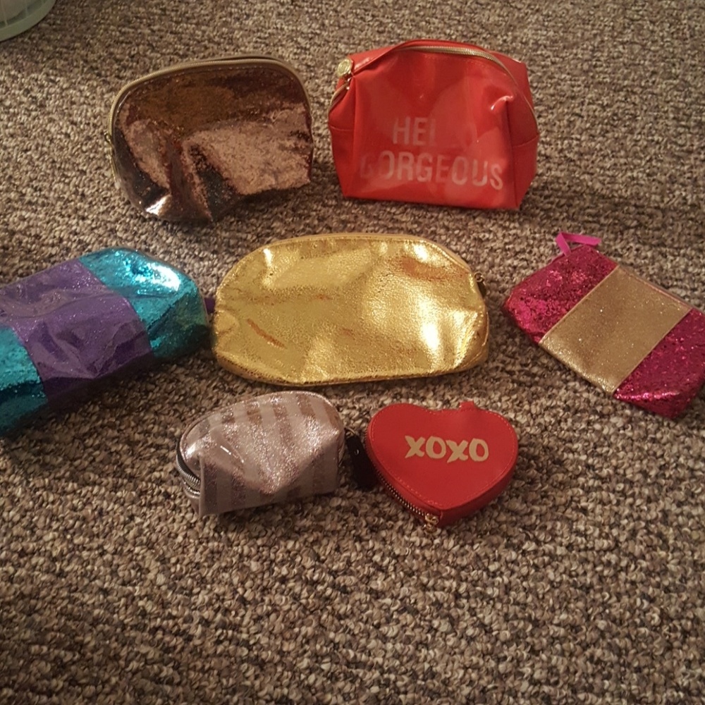 7 make up/accessory bags