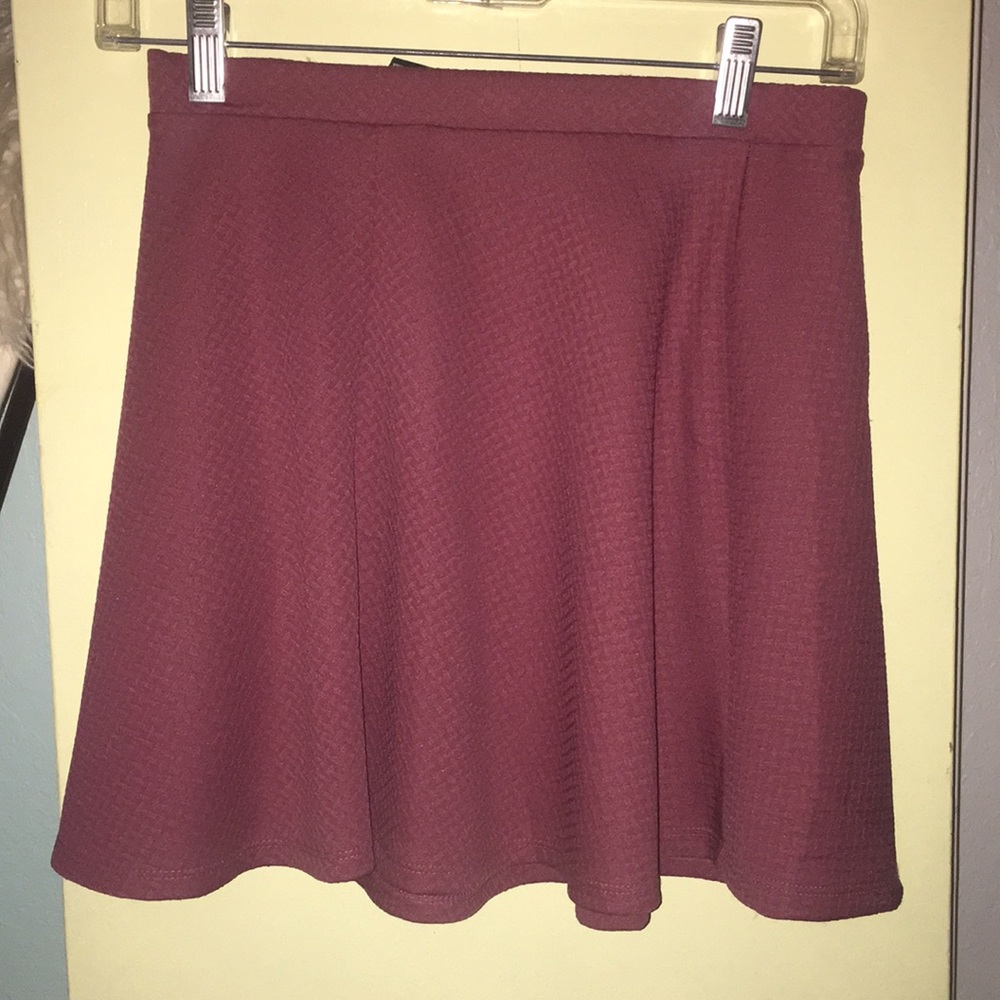 Cute marron skirt!