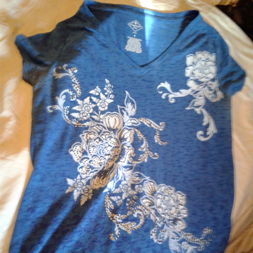 Cute blue V neck with rhinestones, embellished.