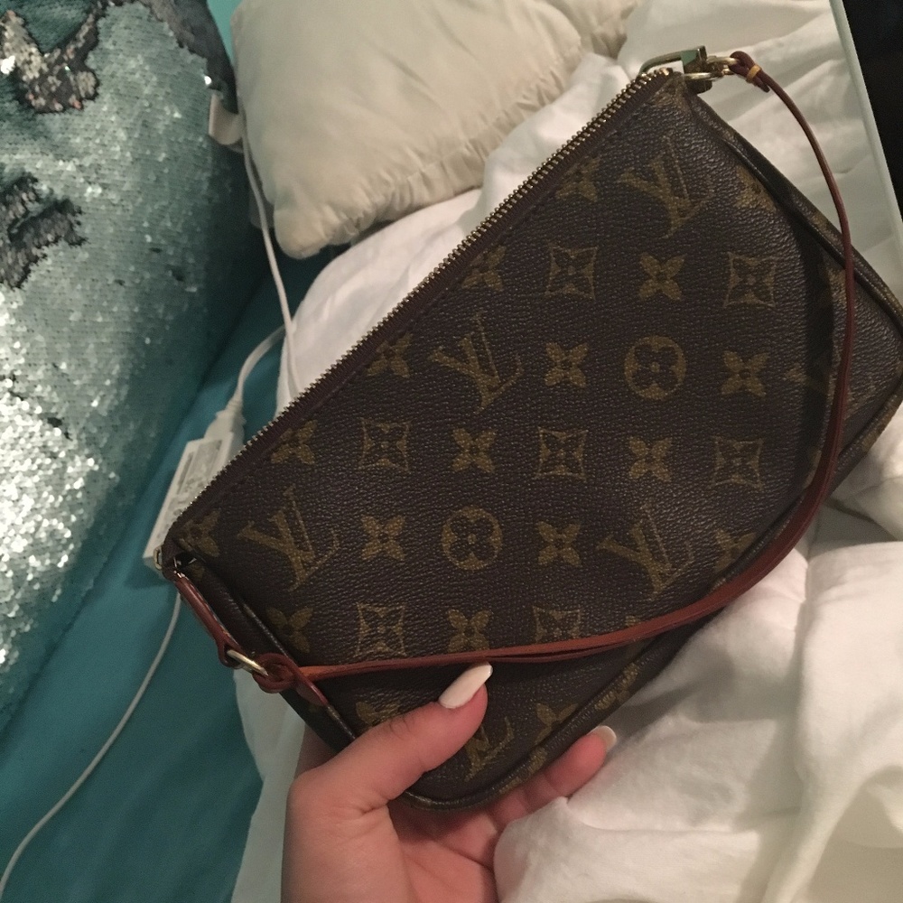 canvas pochette lv monogram