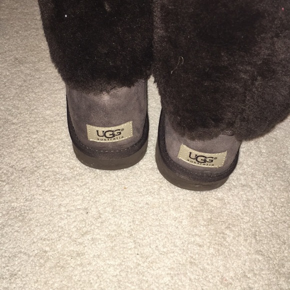Tall dark brown ugg boots - Picture 2 of 8