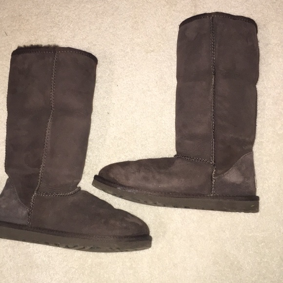 Tall dark brown ugg boots - Picture 3 of 8