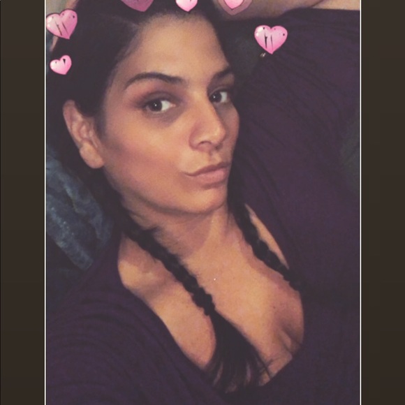 Meet your Posher, Desiree - Picture 3 of 7