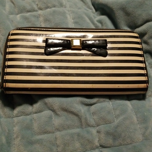 Wallets - Picture 2 of 4