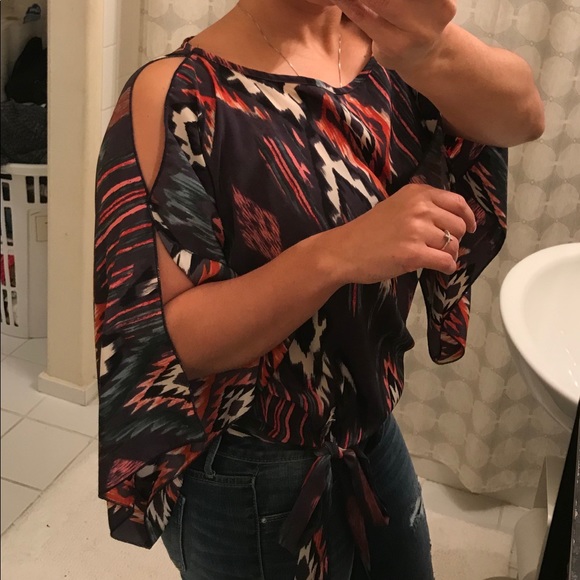 Flowing Blouse - Picture 4 of 5