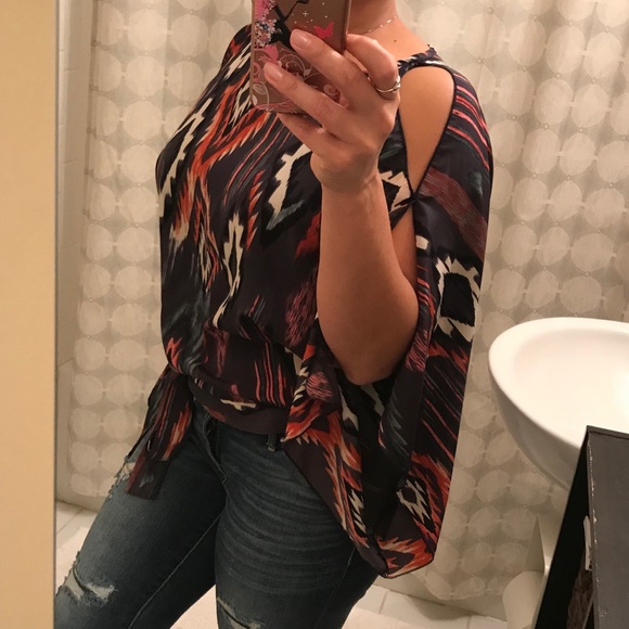 Flowing Blouse - Picture 5 of 5