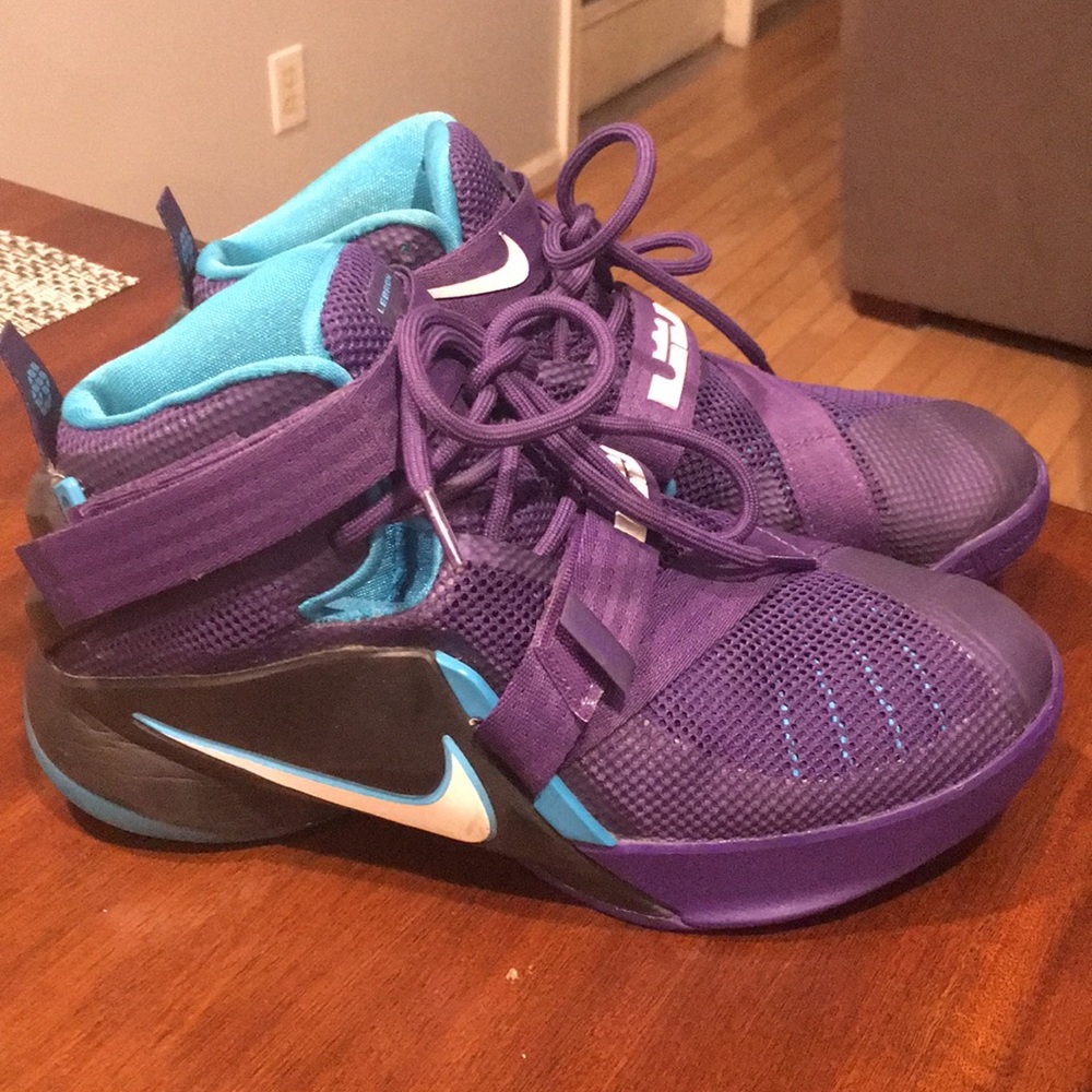 Nike basketball shoes kids