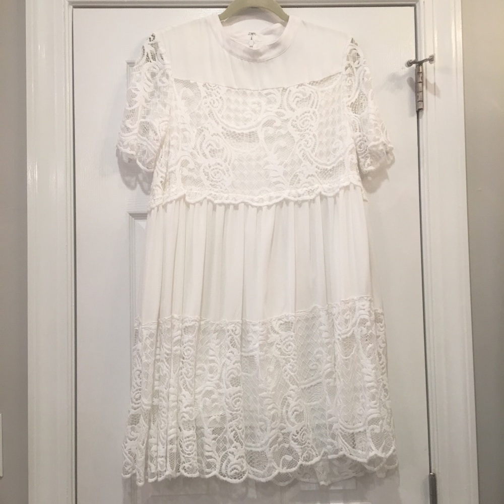 White baby doll dress w lace accents