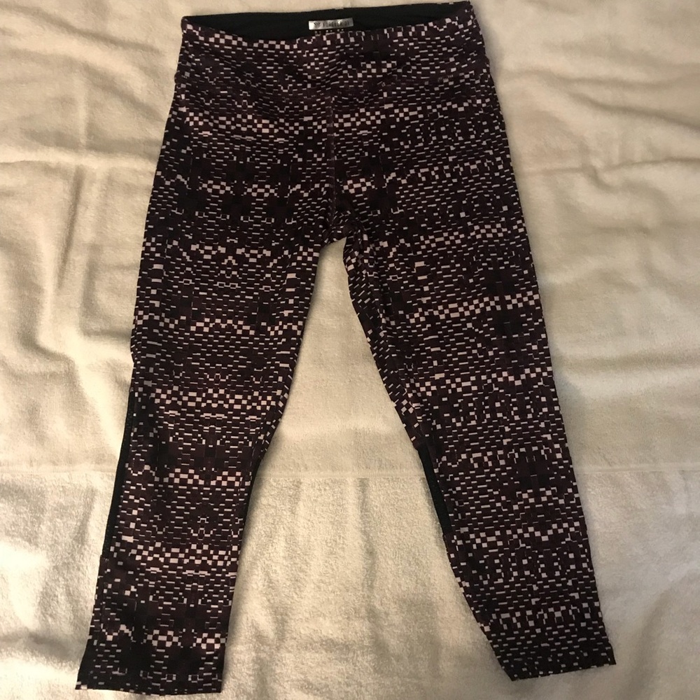 Forever21 burgundy stretch Capri workout tights