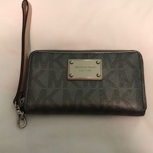 Authentic Micheal kors wallet/wristlet