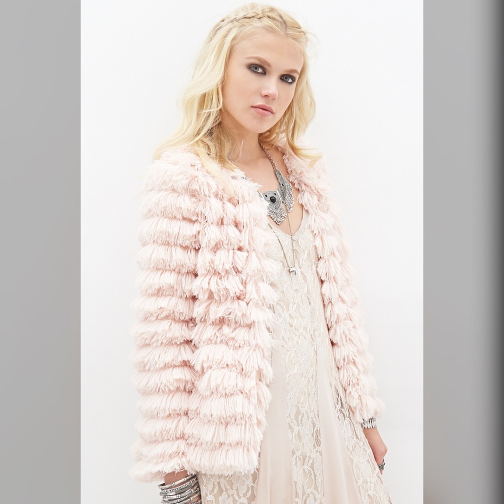 ☁️Shaggy pink Forever 21 jacket ☁️ Faux fur
