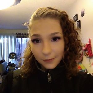 Meet your Posher, Dakeena