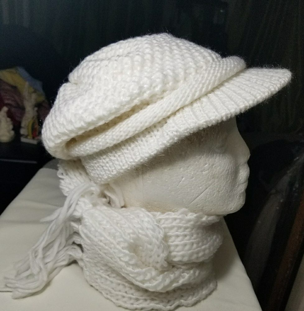 KNIT HAT & SCARF SET:  WHITE