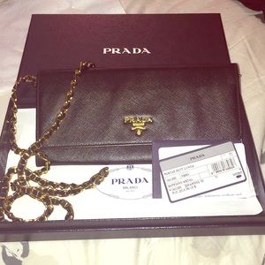 Prada wallet on chain