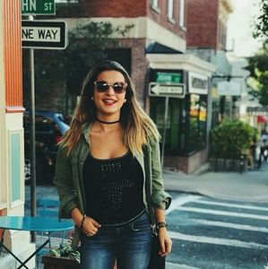 Meet your Posher, Laura