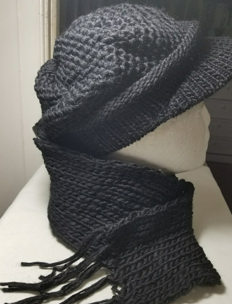 KNIT HAT & SCARF SET:   BLACK