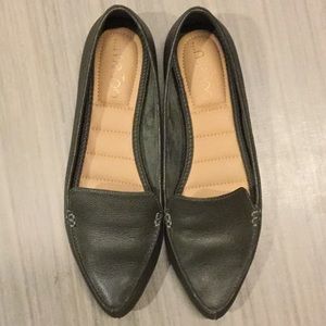 Green leather loafers by Me Too Size 6M