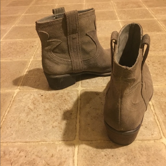 Brand new lucky cowboy Booties - Picture 3 of 4