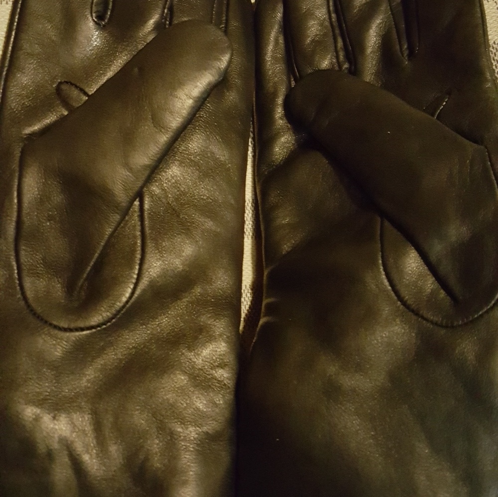Coach Iconic Black Leather Gloves - Picture 6 of 6