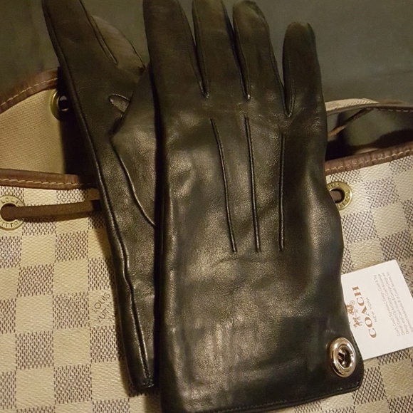 Coach Iconic Black Leather Gloves - Picture 2 of 6