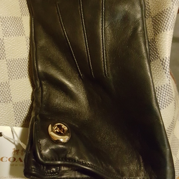 Coach Iconic Black Leather Gloves - Picture 4 of 6