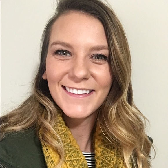Meet your Posher, Stephenie - Picture 1 of 1