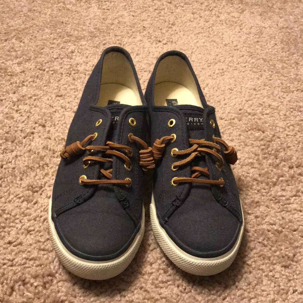 Sperry tennis shoes