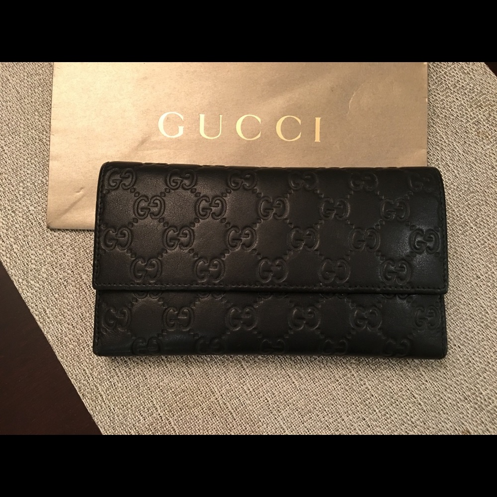 SOLD Barely used gucci wallet