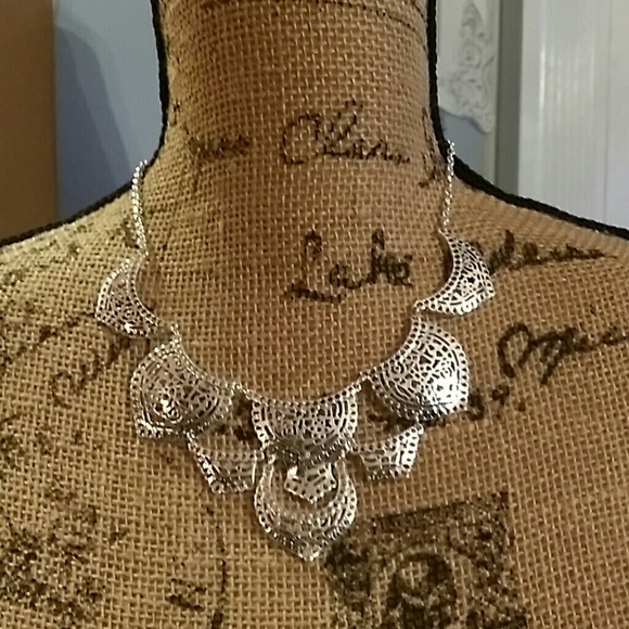 Periwinkle by Barlow Necklace New with tag - Picture 1 of 7