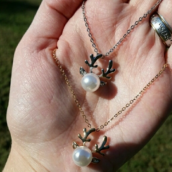 Reindeer Antler Pearl Necklace - Picture 2 of 5
