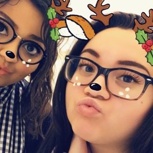 Meet your Posher, Larissa