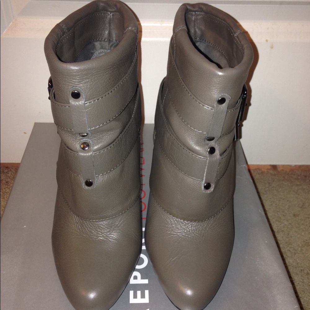 Women's Report Ariella Ankle Boot in Dark Grey
