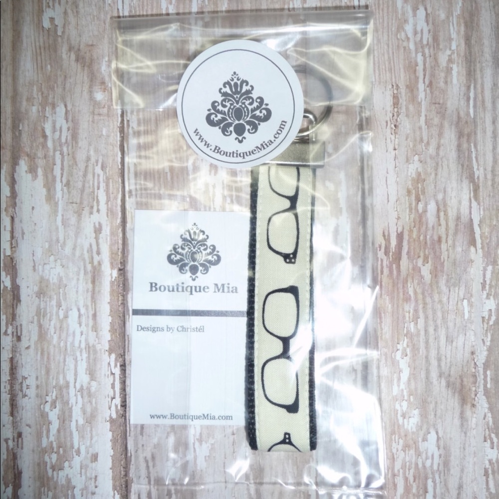 PERFECT GIFT - 1 key fob - wristlet - eyeglasses