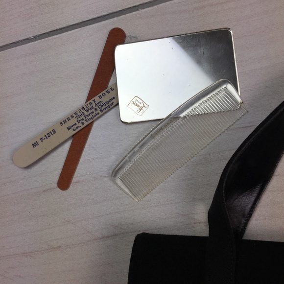 RARE Vintage black handbag with mirror and comb - Picture 8 of 8