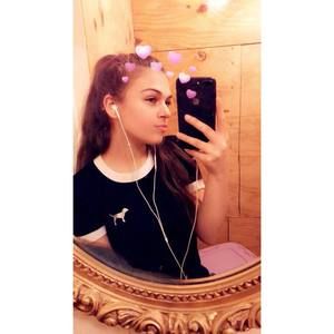 Meet your Posher, Alexis