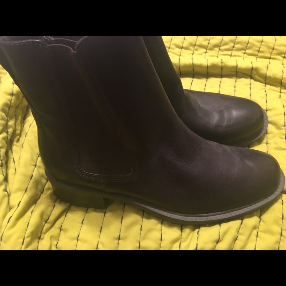 Bass leather boots!! It’s COLD OUTSIDE! FINAL CALL