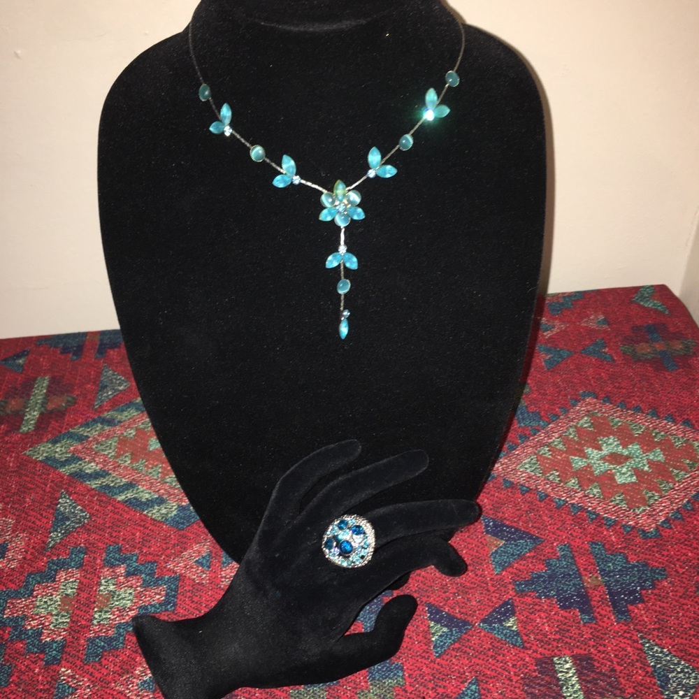 Beautiful Turquoise Bling Necklace and Ring Set